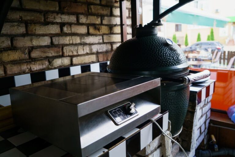 Outdoor Kitchen With a Grill and a Big Green Egg