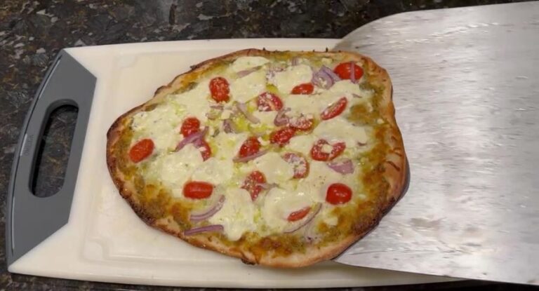 Mozzarella & Feta Cheese Pesto Pizza on the Big Green Egg - finished pizza