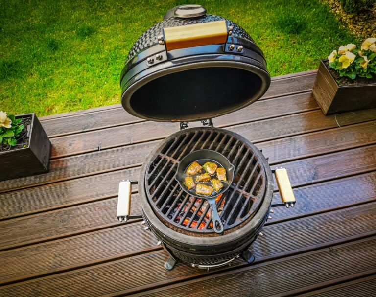 Kamado style grill