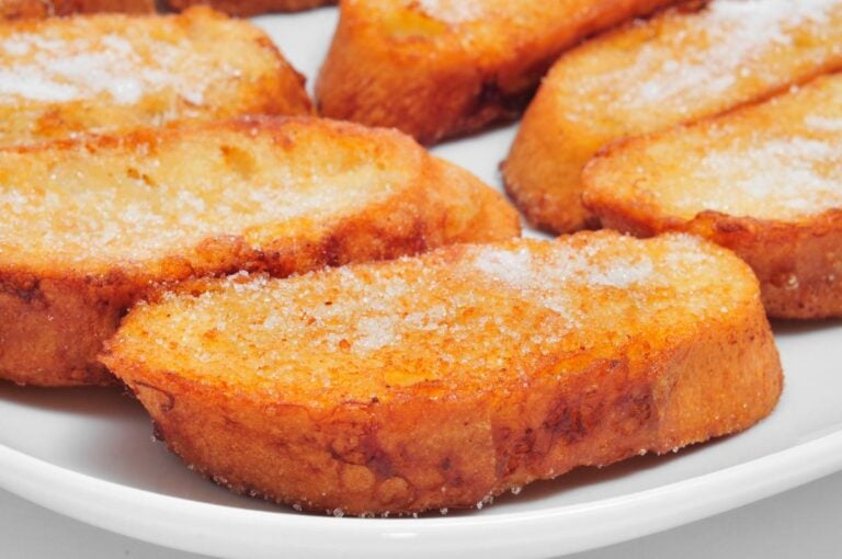 A plate of torrijas